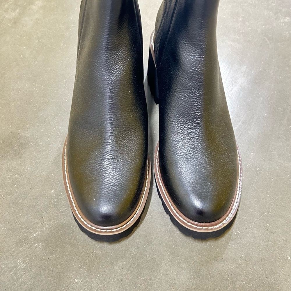 Dolce Vita Black Ankle Boots with Brown Trim